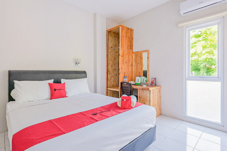 Bedroom 5, RedDoorz Plus Syariah @ Raya Nginden 2, Surabaya
