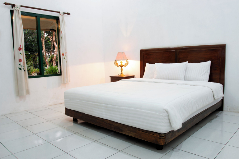 Room 4, Omah Kebon Guest House, Temanggung