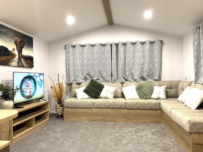 Living area, BAF Luxury Stays - Caravan Sleeps 8, Northamptonshire