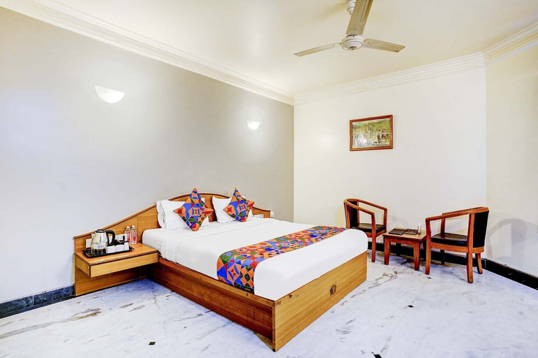Room 3, Fabhotel Ratna Regency, Pune