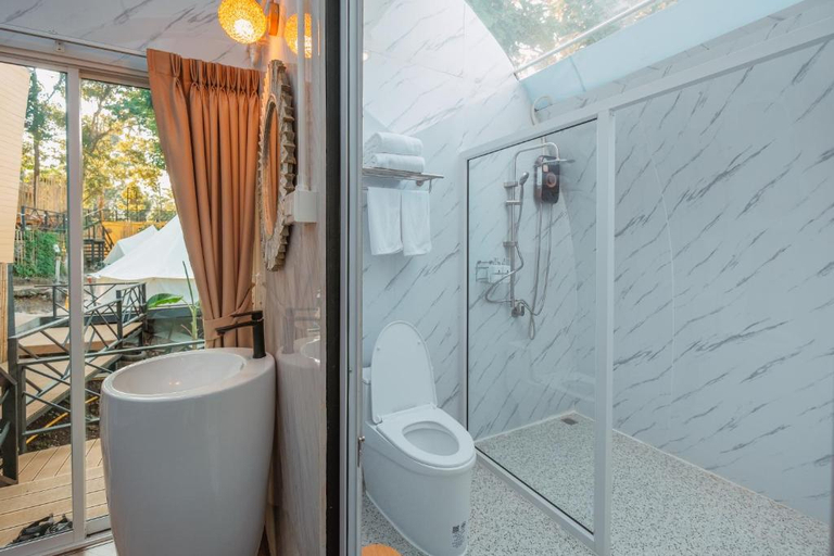 Bathroom, CAMP Ta Torn Yorn, San Kamphaeng