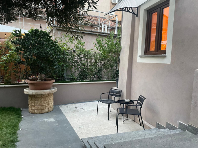 Garden 2, Exclusive 2-Bed Villa 5 min to Colosseum, Roma