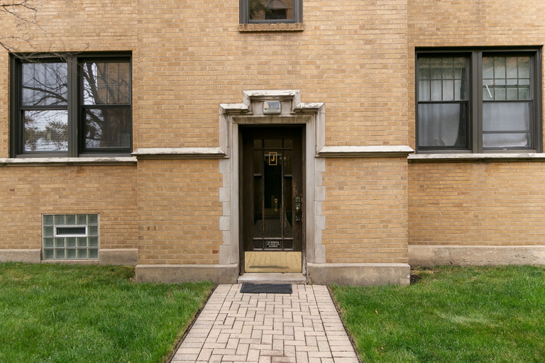 Front of property, 1BR Unit - Belmont J3, Cook