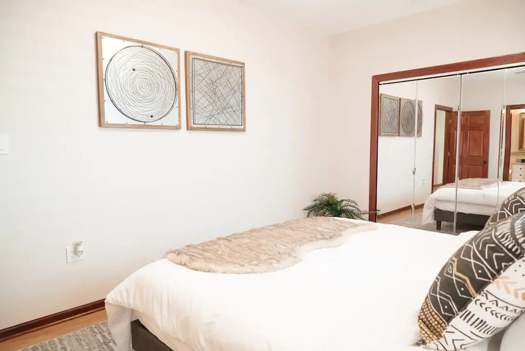 Room 3, 2BR Apt - Central Modern, Cook