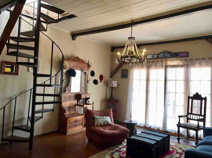 Interior 2, Casa porteña en cerro Artilleria, Valparaíso