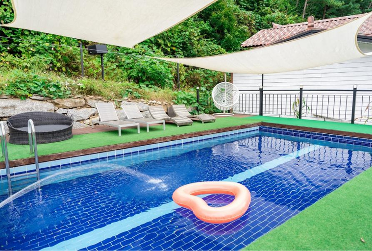 Exterior view 3, Gapyeong Ruhen Pool Villa, Gapyeong