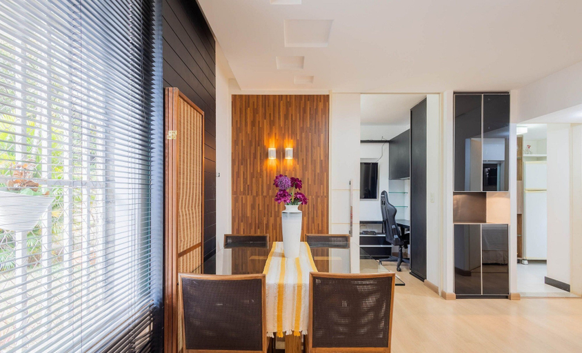 Dining, Modern Apartment With Auto Check-in Sqs0108, Brasília