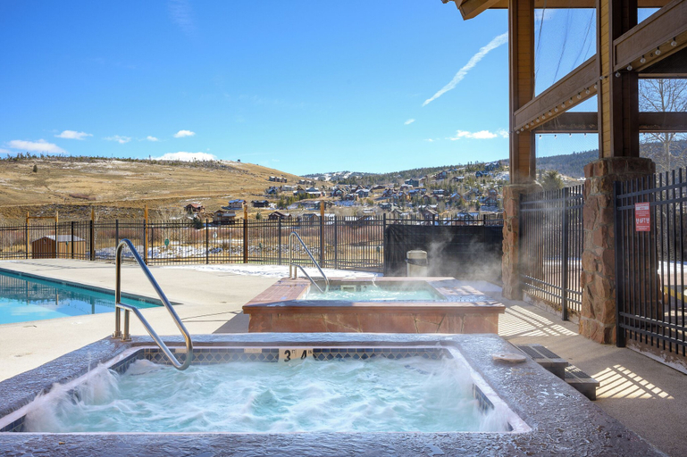Outdoor spa tub, Rocky Mountain Retreat, Grand