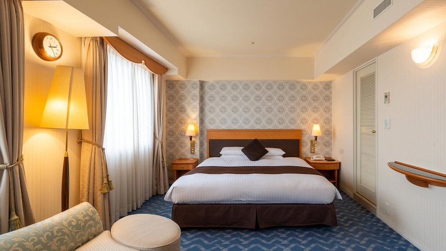 Bedroom 2, Nishitetsu Grand Hotel, Fukuoka