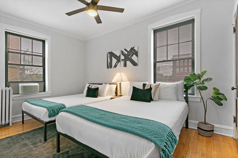 Room 4, 1BR Unit - Belmont J3, Cook