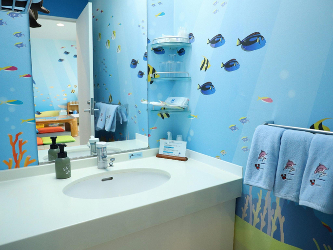 Bathroom 5, Marine Piazza Okinawa, Motobu