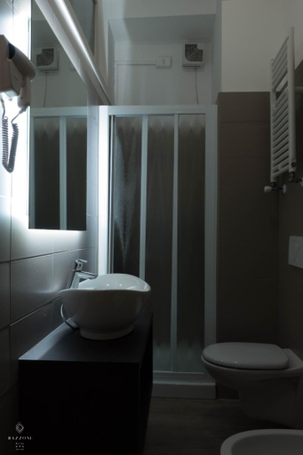 Bathroom 3, Hotel Bazzoni, Como