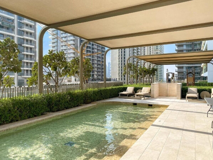 Pool 5, KeyRock - Sea View Stay with Pool Access, Dubai