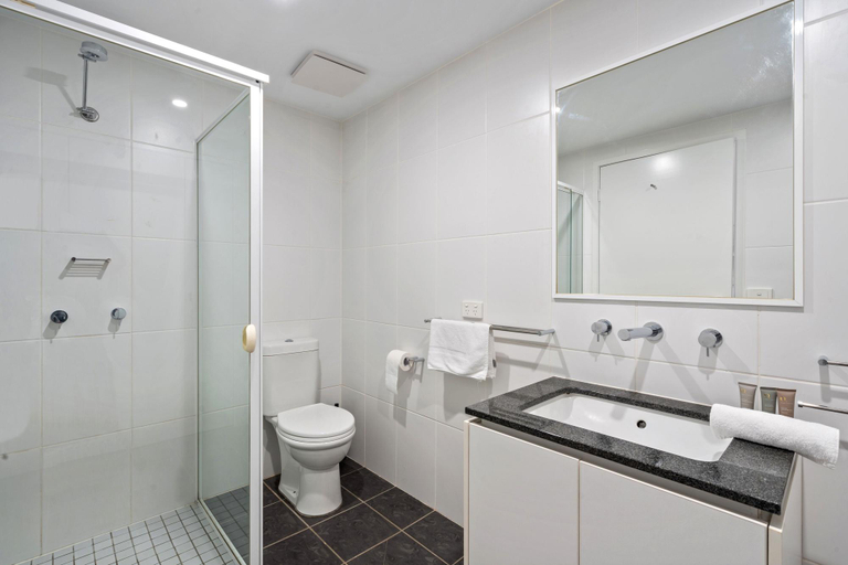 Bathroom 5, Stylish 1-Bed Apartment with Balcony & Pool Access, Canberra