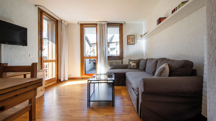 Interior 5, XXV Aprile 6, Sondrio