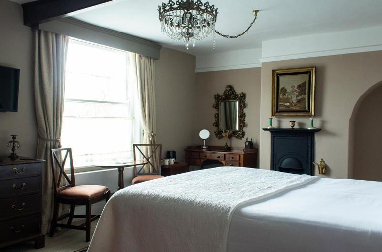 Bedroom 2, The Carden Arms, Cheshire West and Chester