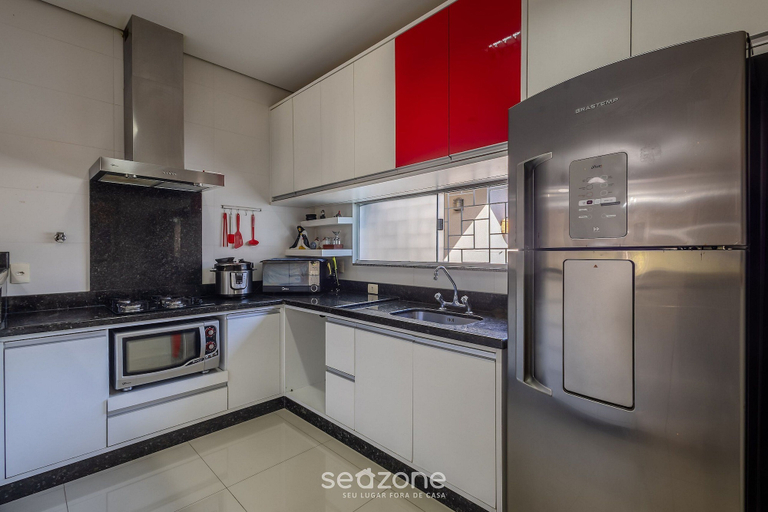 Private kitchen 5, 2BR House w/ Pool & BBQ in Penha Tzs210, Penha