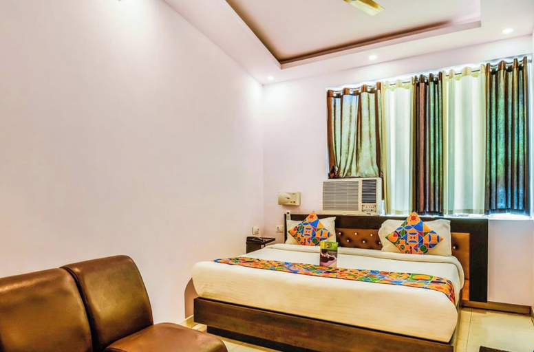 Room 5, Hotel Raj Put Charbagh Lucknow, Lucknow