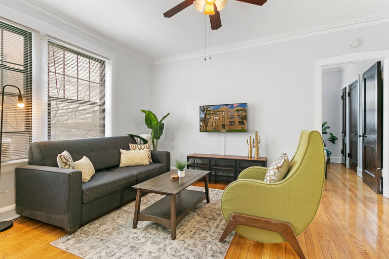 Living area 5, 1BR Unit - Belmont J3, Cook