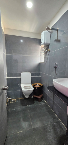 Bathroom 5, Hotel S S Town, Vadodara