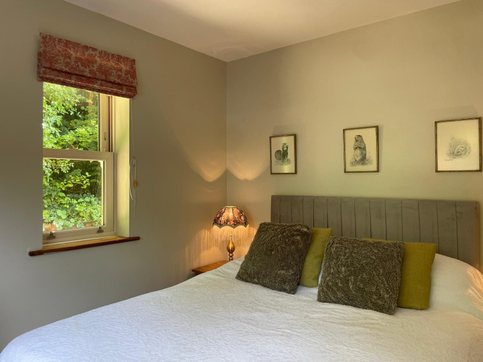 Room 2, Cheltenham Country Retreats, Gloucestershire