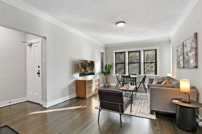 Living area 2, Comfy 2BR - Sunnyside 2F, Cook