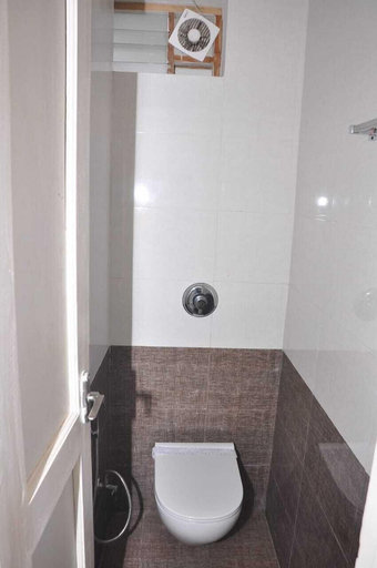 Bathroom, Srivari Studio Apartment, Dindigul