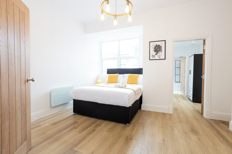 Room 3, Flat 2 15 Longley Road, Salford