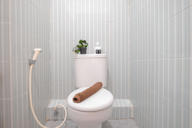 Bathroom 5, Standard Studio Room at Cinere Resort Apartment By Travelio, Depok