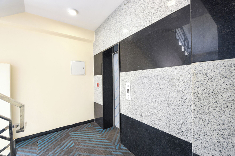 Elevator 2, Fabhotel Alpha Stayz, Gurgaon