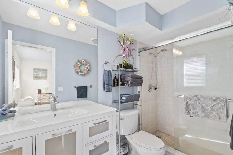 Bathroom 4, Ilios Rentals, Broward