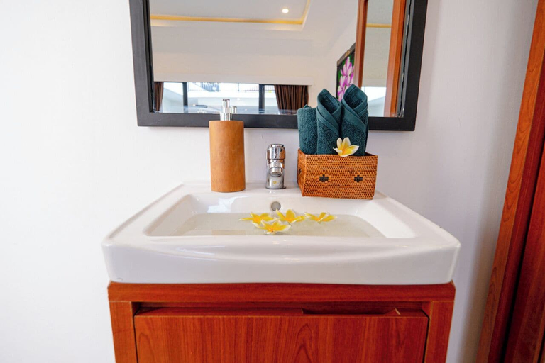 Bathroom 3, Crystal Flow Guest House & Apartment Canggu, Badung