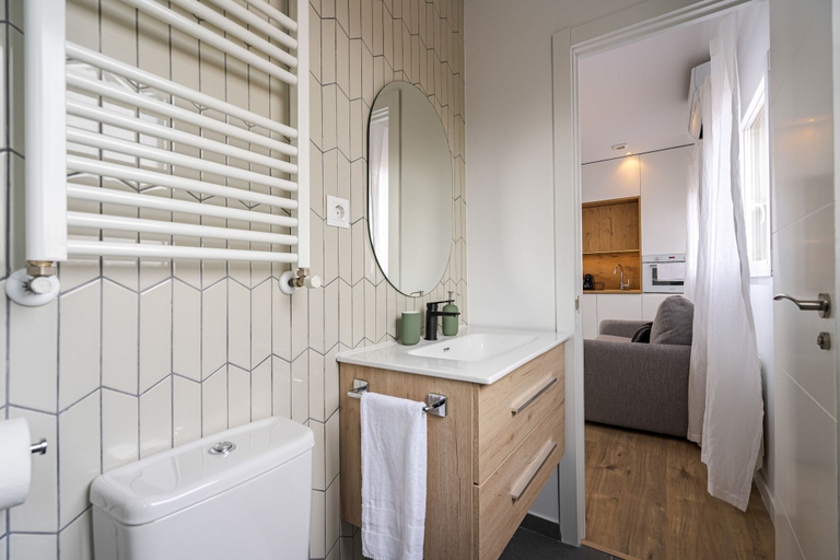 Bathroom 4, Vallecano Apartments by Olala Homes, Madrid