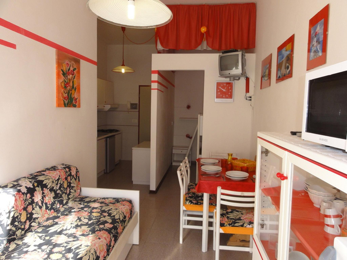 5, Beachside apartment with outdoor space, Venezia