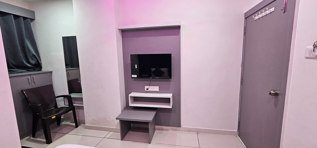Room 4, Hotel S S Town, Vadodara
