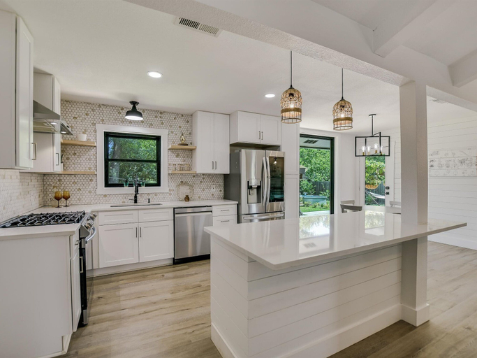 Private kitchen 5, Charming Ranch Home Near Dell With Cocktail Pool, Williamson