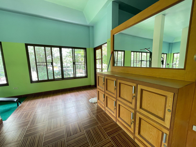Bedroom 3, キャピタル O 418 サックサイターン リゾート, K. Nikhom Pattan