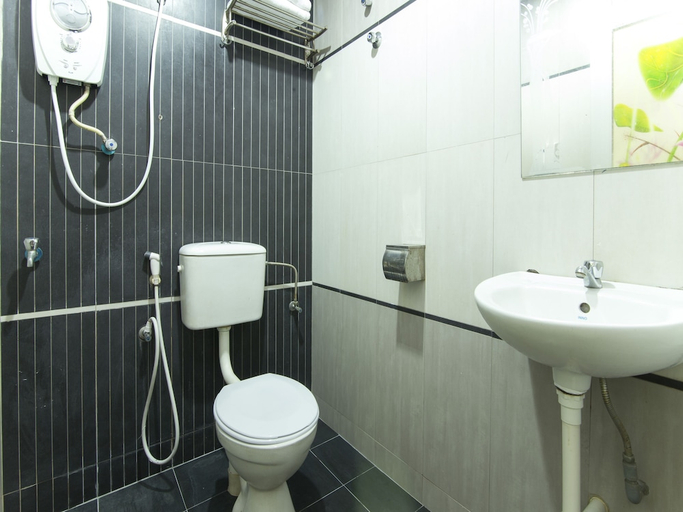 Bathroom 3, Valley View Hotel, Manjung