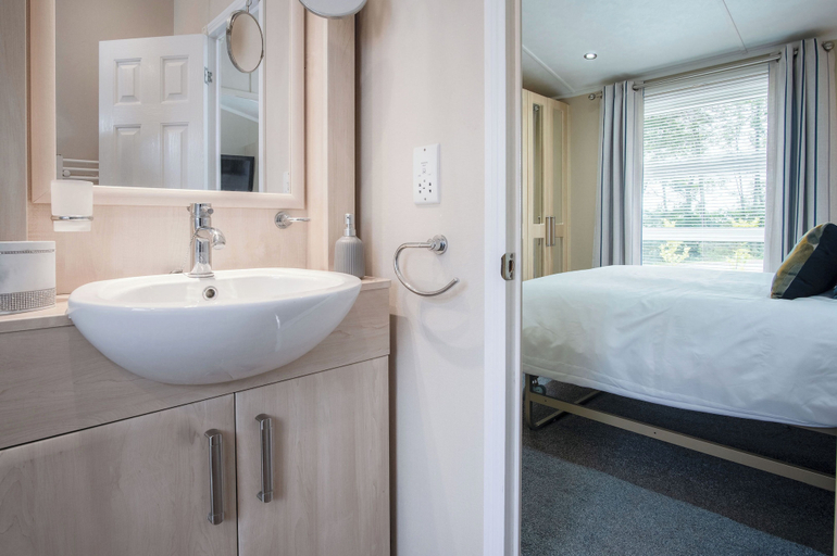 Others 5, 1 Manor Lodge - 3 Bedroom Lodge - Pendine, Carmarthenshire