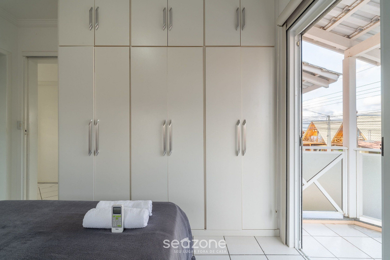 Room 5, 5BR Home w/ Pool in Penha Center Bsl190, Penha