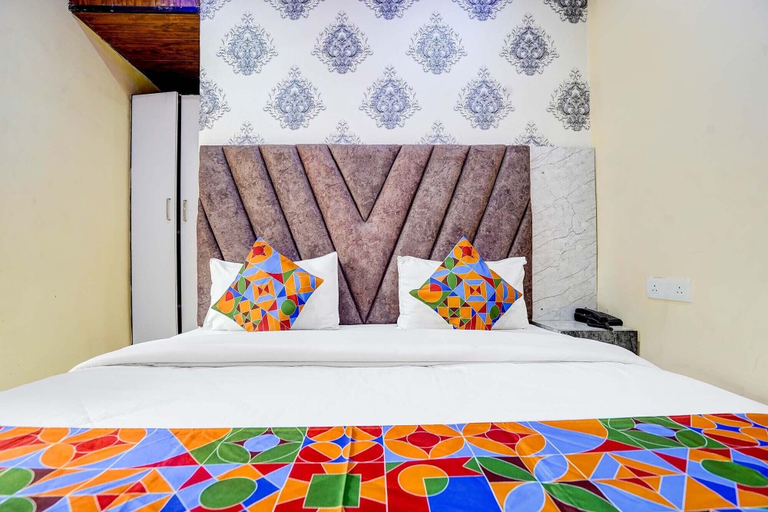 Room 2, Fabhotel Ratraksh, Kanpur Nagar