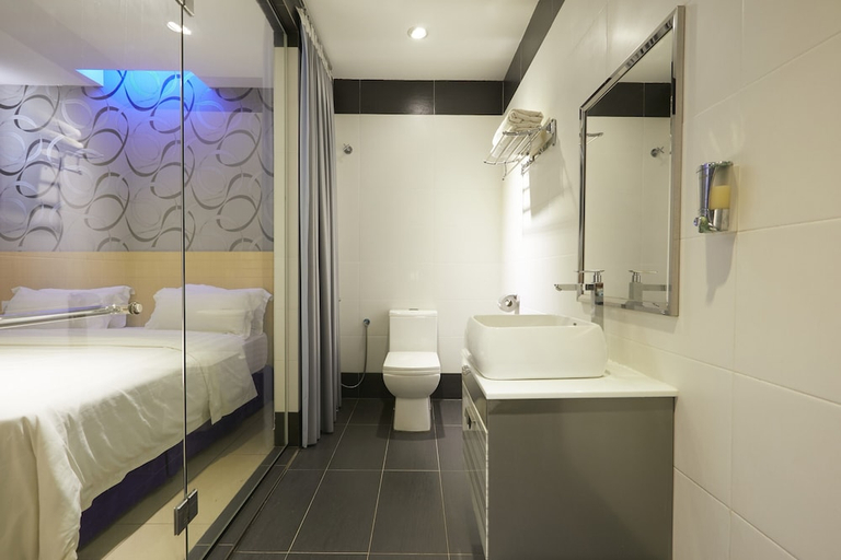 Bathroom 5, East Sun Hotel Sekinchan, Sabak Bernam