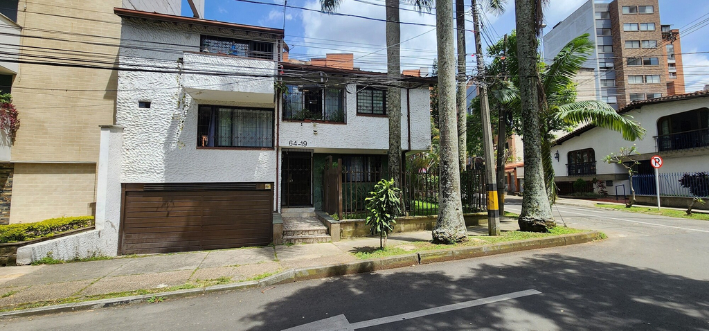 Front of property - evening/night 3, Casa de las Palmas, Medellín
