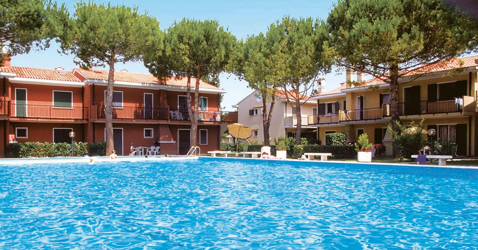 Swimming pool, Villa with outdoor patio and fireplace, Venezia