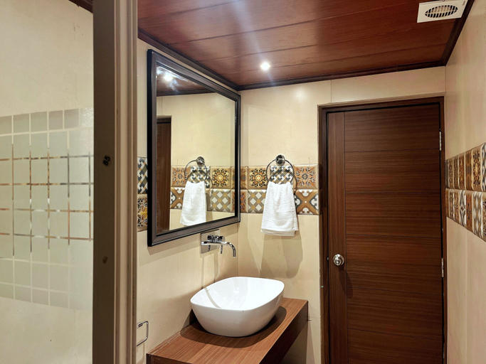 Bathroom 2, Mount Thistle Boutique Hotel, Darjiling