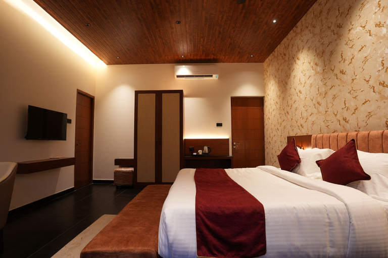 Room 5, HF Pool Resorto, Kancheepuram