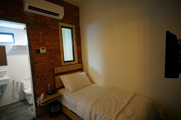 Bedroom 4, Brick Box Hotel, Kinta
