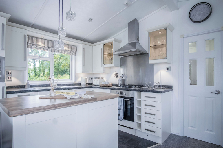 Others 4, 1 Manor Lodge - 3 Bedroom Lodge - Pendine, Carmarthenshire