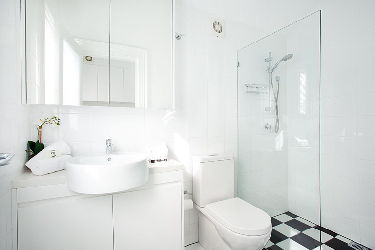 Bathroom 3, Chic and Characterful Studio Apartment, Sydney