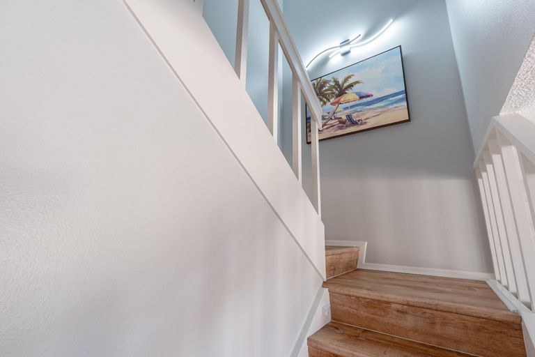 Interior 3, Santa Maria I #104- The Sunnyside, Lee